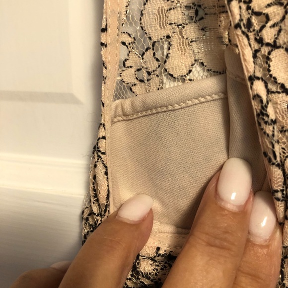 Flattering layered Dress Sz12 - Picture 4 of 7